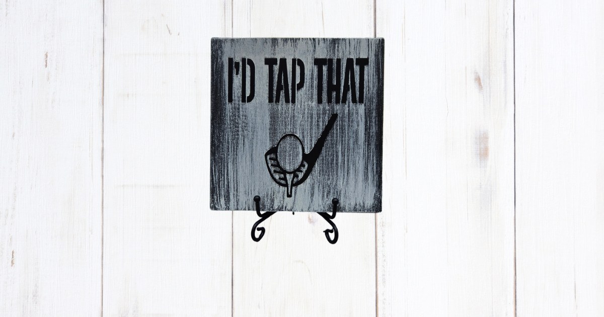 I'd Tap That golf sign on distressed gray pine